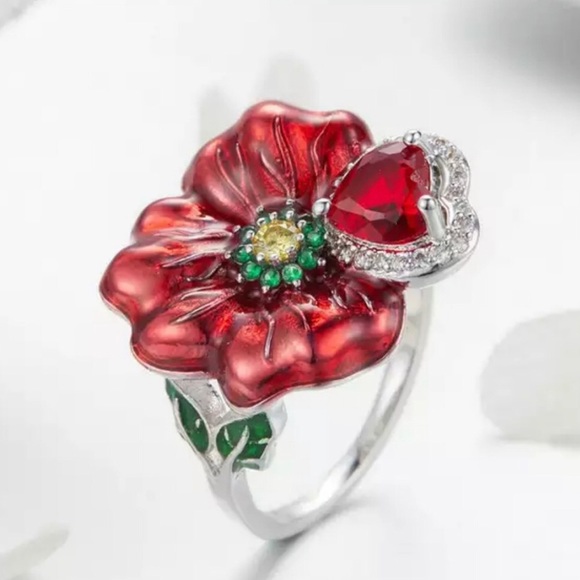 Jewelry - 🔴 Heart Shaped rhinestone ring.
